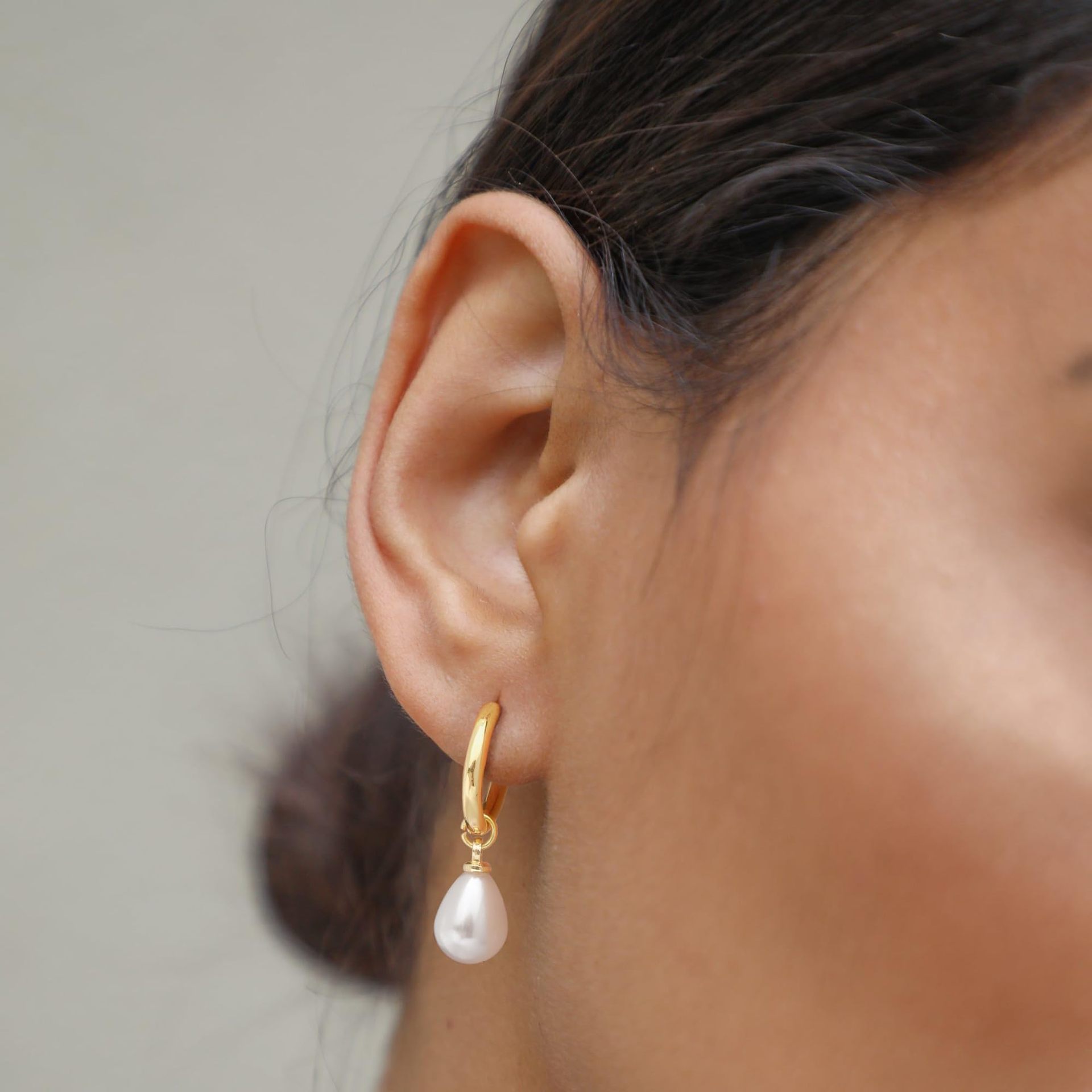 Su Damlası Şeklinde İnci Küpe - Minimalist ve Zarif Dangle Pearl Küpe